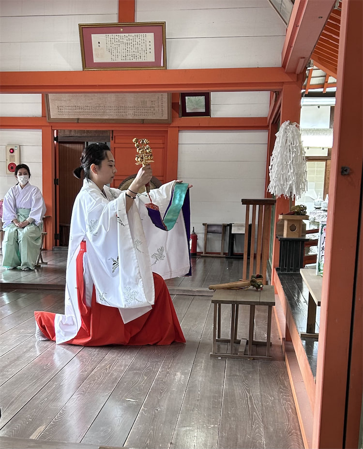 Shinto-Zeremonie im Kokawa-dera Tempel