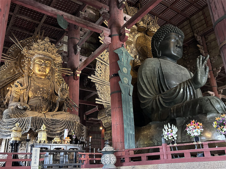 Großer Buddha im Todai-ji Tempel in Nara